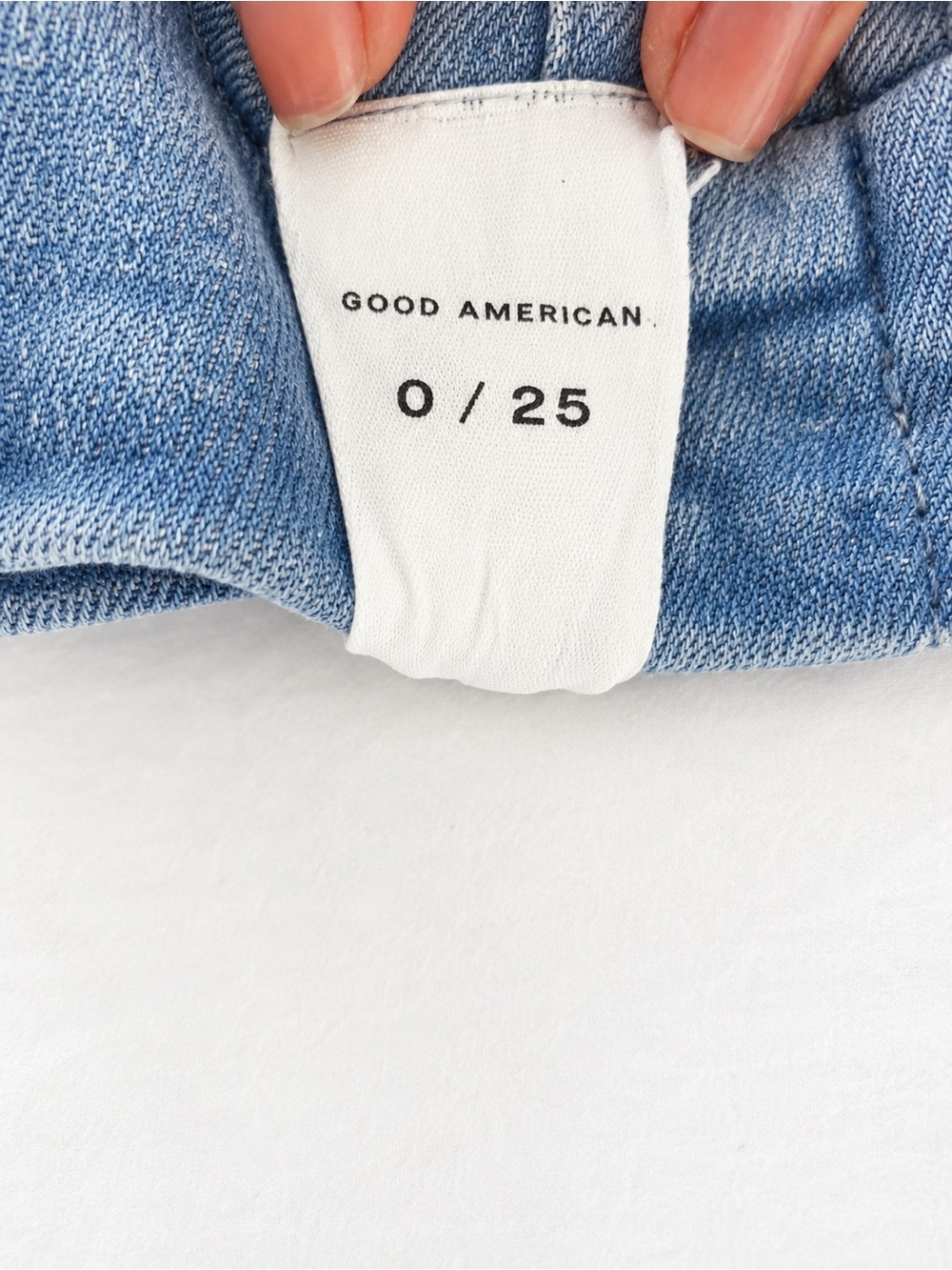 Good American Light Wash Straight Leg Jeans Raw Hem Size 0/25 - Picture 2 of 6